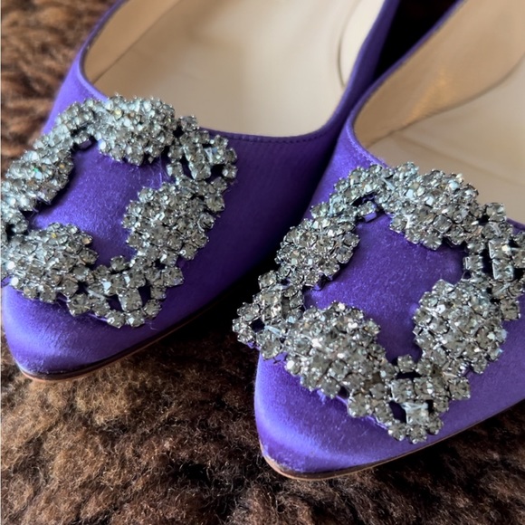 Manolo Blahnik Hangisi Satin Flats - Picture 5 of 13